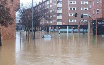 EL DESBORDAMIENTO DEL RÍO ARGA HACE SALTAR LAS ALARMAS