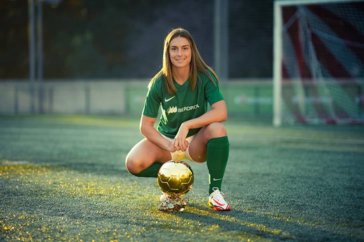 ALEXIA PUTELLAS: SU MAGIA REVOLUCIONA EL FÚTBOL FEMENINO